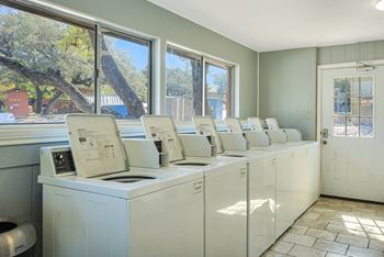 24/7 Laundry centers